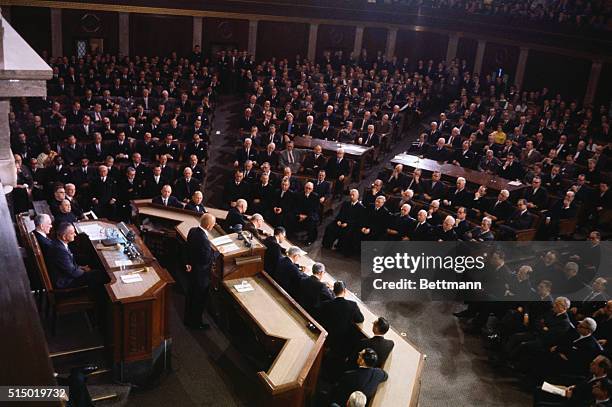 Lieutenant Colonel John Glenn addresses a joint meeting of Congress. Glenn was the first American astronaut to orbit the Earth.