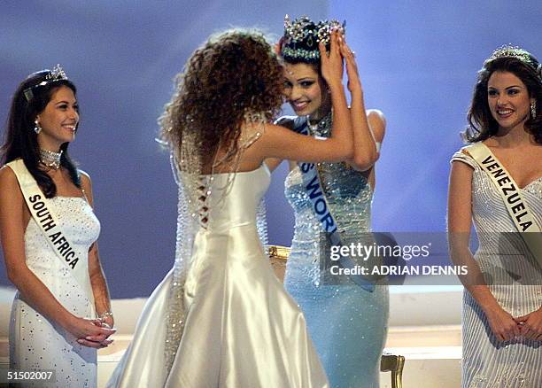 Miss India Yukta Mookhey is crowned the new Miss World in London 04 December 1999. Miss Venezuala Martina Thorogood was runner up and Miss South...