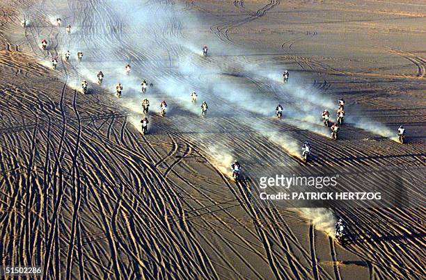 General view of motorcyclists racing in the desert, 20 January 2000 at the start of the 14th stage of the Dakar-Cairo rally between Kofra in Libya...