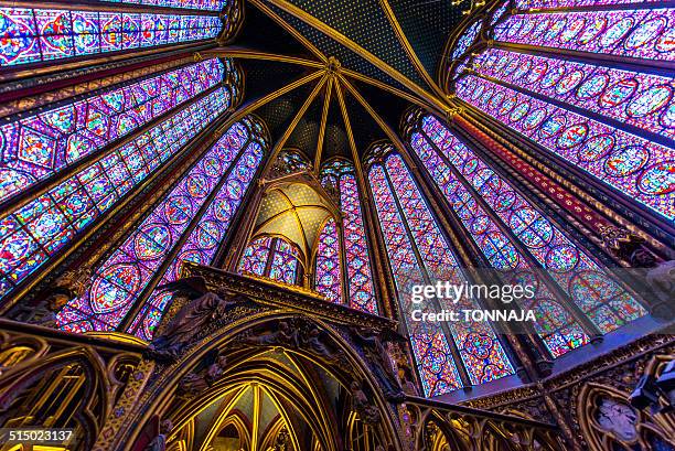 stained glass of sainte-chapelle - sainte chapelle photos et images de collection