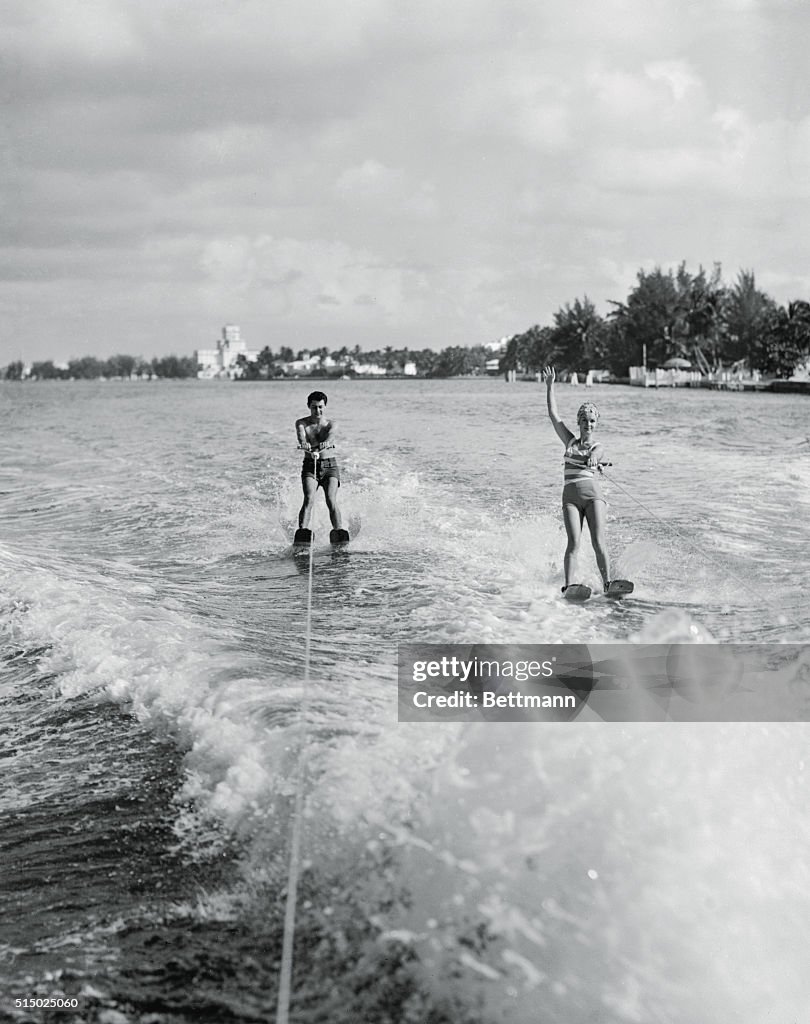 Debbie Reynolds and Husband Water-Skiing