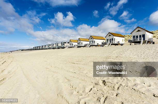 netherlands, zeeland, walcheren, domburg, beach huts at beach - netherlands photos et images de collection