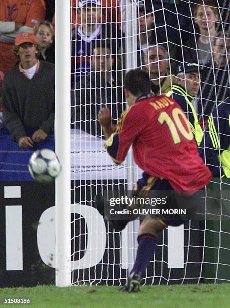 Spanish Raul 12,740 Spanish Player Raul Stock Photos, High-Res Pictures, and Images ...