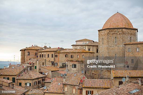 italy, tuscany, volterra, townscape - ボルテラ ストックフォトと画像