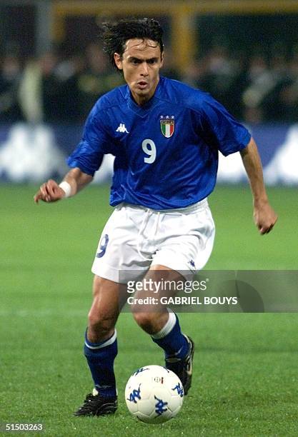 Italian striker Filippo Inzaghi runs with the ball during the friendly match Italy vs Portugal, 26 April 2000 in Reggio de Calabria. Italy beat...