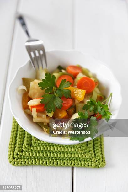 stir-fry, stir-fried vegetables - knolselderij stockfoto's en -beelden