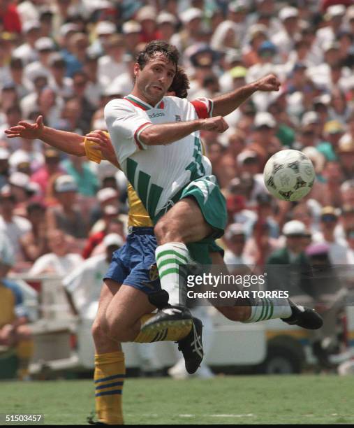 Bulgarian midfielder Hristo Stoichkov shoots on goal during the World Cup soccer match for third place between Bulgaria and Sweden, 16 July 1994 at...