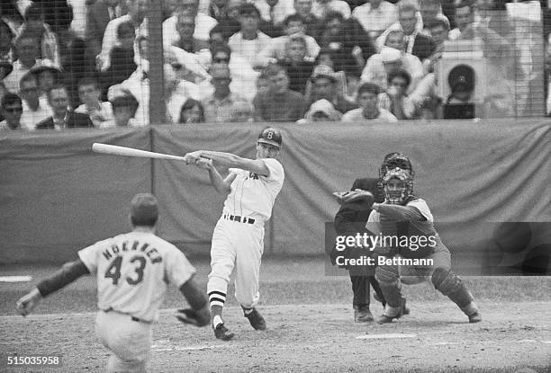 Fenway Park: Carl Yastrzemski hits three-run homer off Cardinal relief pitcher Joe Hoerner as light rain falls in seventh inning here.