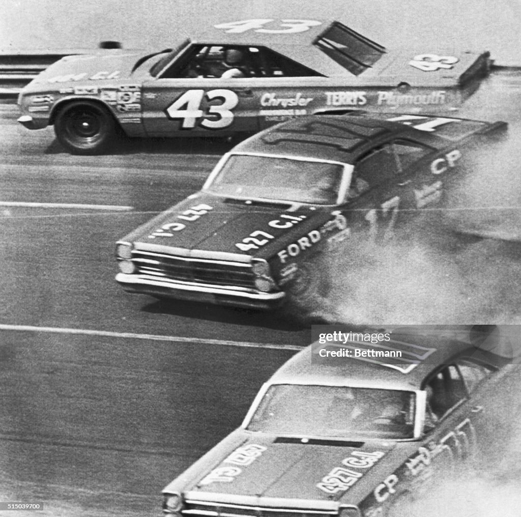Richard Petty Hits Wall During Auto Race