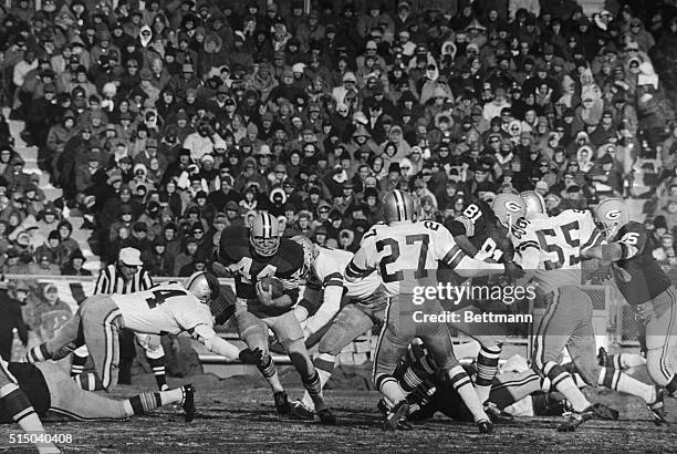 Green Bay Packers HB Donny Anderson drives 9-yards through Dallas line during 1st quarter of NFL Championship game with Dallas Cowboys here 12/31....