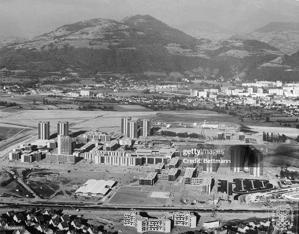 Olympic Lodgings Below Mountains