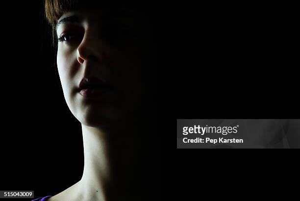 a depressed looking young woman - part of a series foto e immagini stock