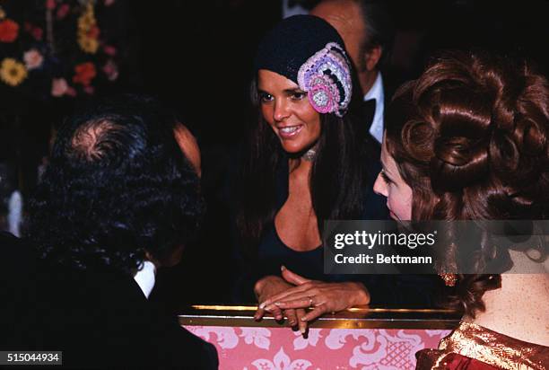 Los Angeles, California: Losers, actress Ali MacGraw and Jane Alexander , chat at party after Academy Awards Ceremonies here April 15th. Man with...