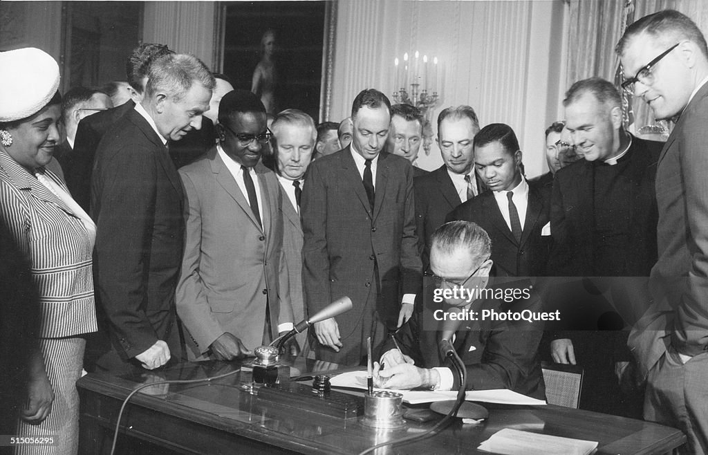 President Lyndon B Johnson signs the Civil Rights Act in a ceremony ...