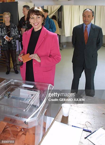 Far-right mayor of Vitrolles, southern France, Catherine Megret , casts her vote 11 March 2001 during the first round of the French mayoral...