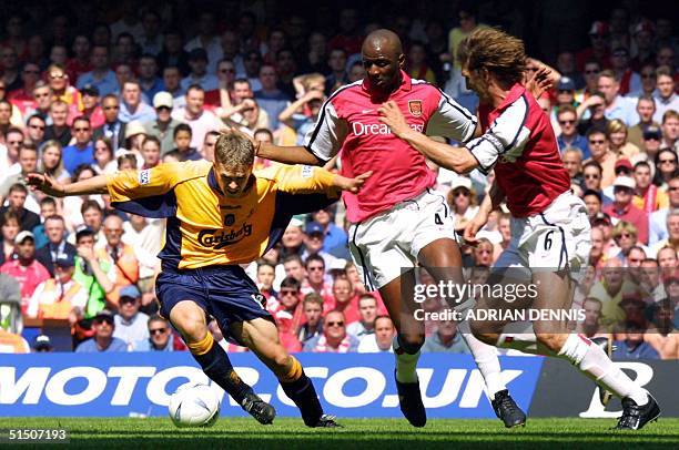 Liverpool's Michael Owen tries to take the ball past Arsenal's Patrick Vieira and Tony Adams 12 May 2001 during the FA Cup final at The Millennium...