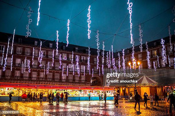 people buying gifts at christmas market, madrid - madrid christmas stock pictures, royalty-free photos & images