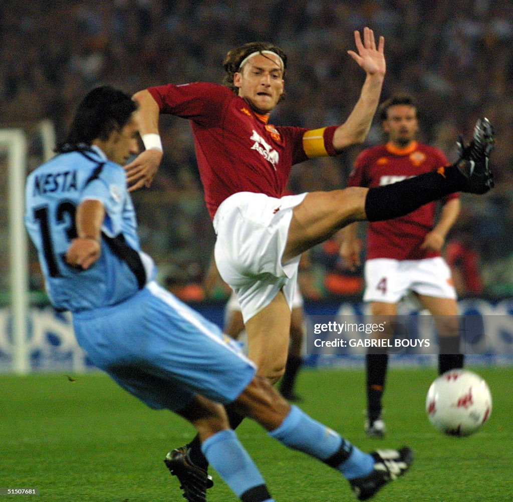 Lazio Rome captain Alesandro Nesta (G) figths for