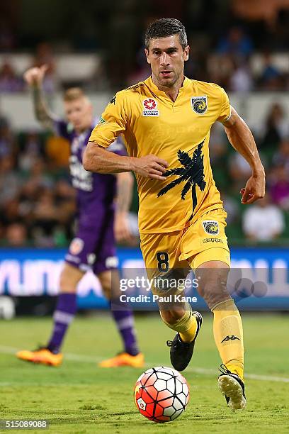 Nick Montgomery of the Mariners controls the ball during the round 23 A-League match between the Perth Glory and the Central Coast Mariners at nib...