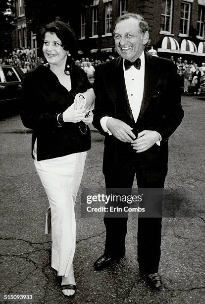 Frank Shuster Wayne Photos and Premium High Res Pictures - Getty Images