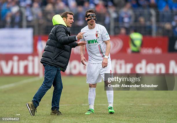 Markus Weinzierl of FC Augsburg gives instructions to Markus Feulner of FC Augsburg during the first bundesliga match between SV Darmstadt 98 and FC...