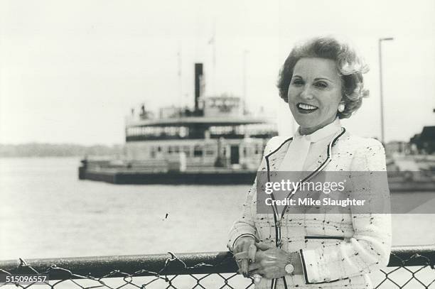 Ann Landers Photos and Premium High Res Pictures - Getty Images