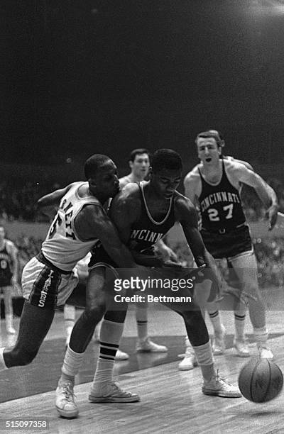 Lakers' Dick Barnett manages to knock the ball from the hands of Cincinnati Royals' Oscar Robertson but draws a foul in the process during first...