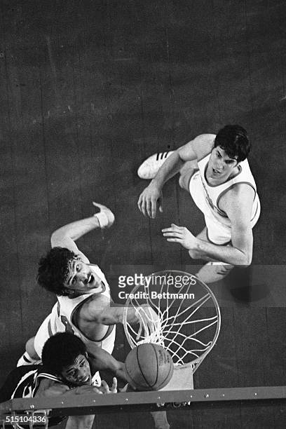 Buffalo, NY- Kareem Abdul-Jabbar, of the Milwaukee Bucks, extends his fingers to make a soft touch lay-up in game here, Feb. 16th as Buffalo Braves'...