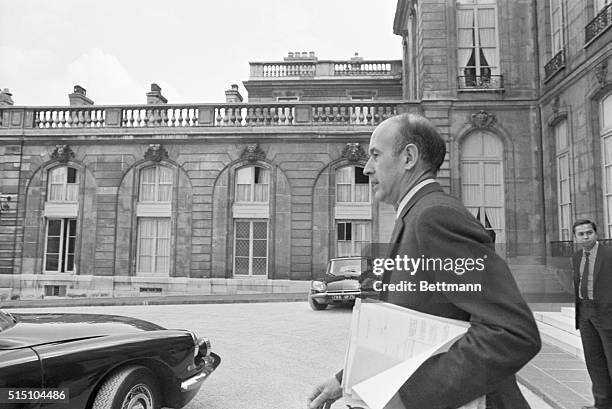 French Economy and Finance Minister Valery Giscard d'Estaing leaves Palais de l'Elysee following his weekly Ministers Council meeting.