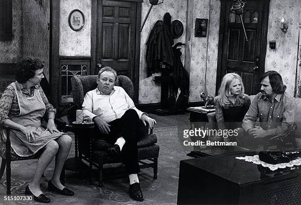 Jean Stapleton, Carol O'Connor, Sally Struthers, and Rob Reiner in a scene from the T.V. Series 'All in the Family.'