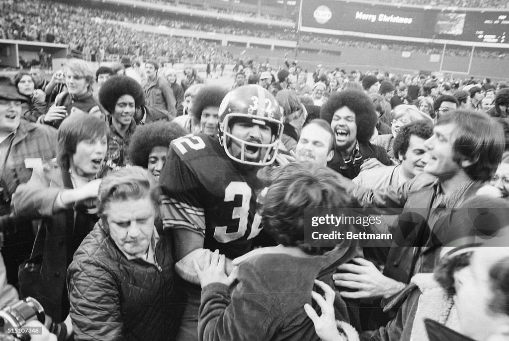 Fans Mob Franco Harris of the Pittsburgh Steelers