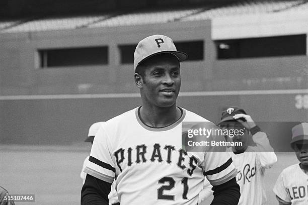 Batting hero of the 1971 World Series and newest member of the 3,00 hit club, Roberto Clemente of the Pittsburgh Pirates before the opening game of...