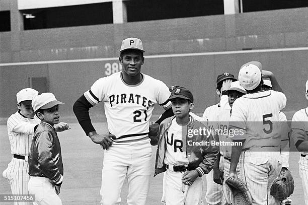 Batting hero of the 1971 World Series and newest member of the 3,00 hit club, Roberto Clemente of the Pittsburgh Pirates before the opening game of...