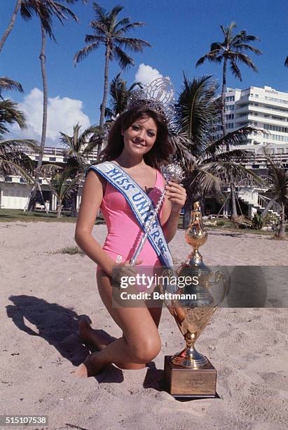 Georgina Rizq Us Miss Universe Crown Photos and Premium High Res Pictures - Getty Images