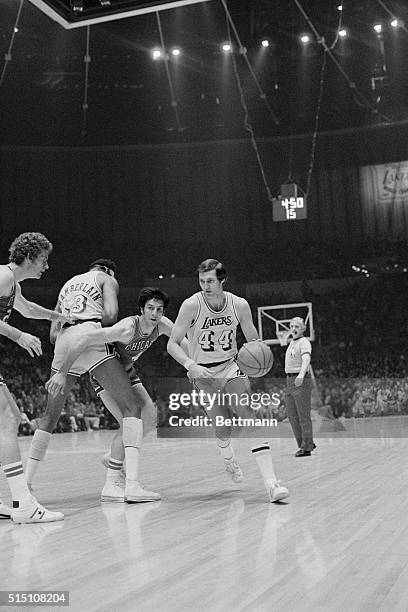 Los Angeles: Chicago Bulls Jerry Sloan runs into a roadblock in the form of Los Angeles Laker Wilt Chamberlain as Sloan chases Jerry West during...