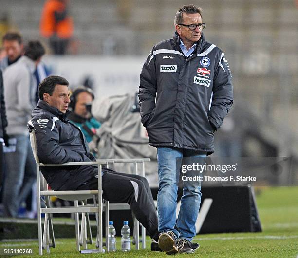 Assistant coach Uwe Speidel and head coach Norbert Meier of Bielefeld react during the Second Bundesliga match between Arminia Bielefeld and 1. FC...