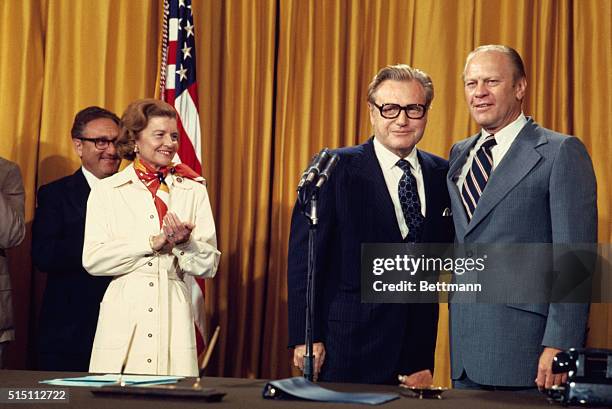 Vice President Rockefeller Rug 591 Gerald Nelson Photos & High Res Pictures - Getty Images