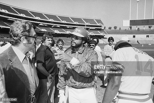 Oakland, Calif.: Oakland A's outfielder Reggie Jackson points finger at sports writer Murray Olderman on Oakland Coliseum playing field where the A's...