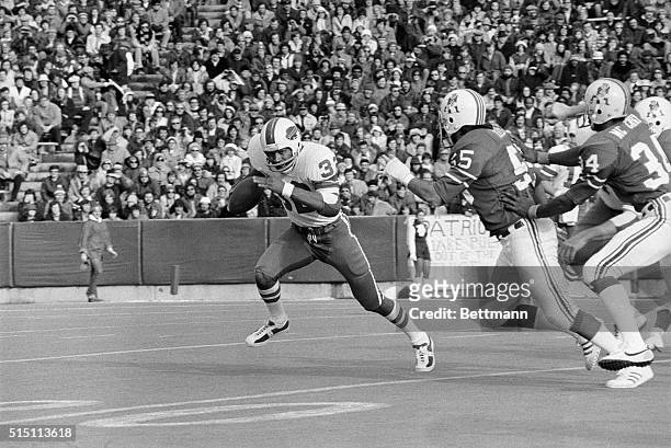 Buffalo Bills' O.J. Simpson outruns two New England Patriots, LB Kevin Reilly and Prentice McCary for a first down in first quarter action in...