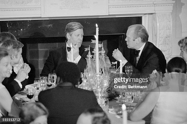 Washington: West German chancellor Helmut Schmidt sits down to a black-tie dinner in his honor given by Pres. Ford at the White House in the State...