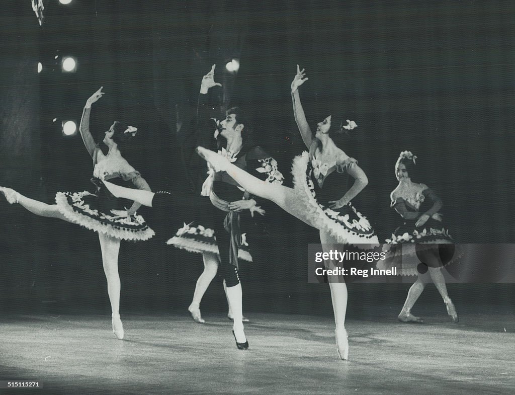 Dancing - Ballet - National Ballet - Nutcracker...