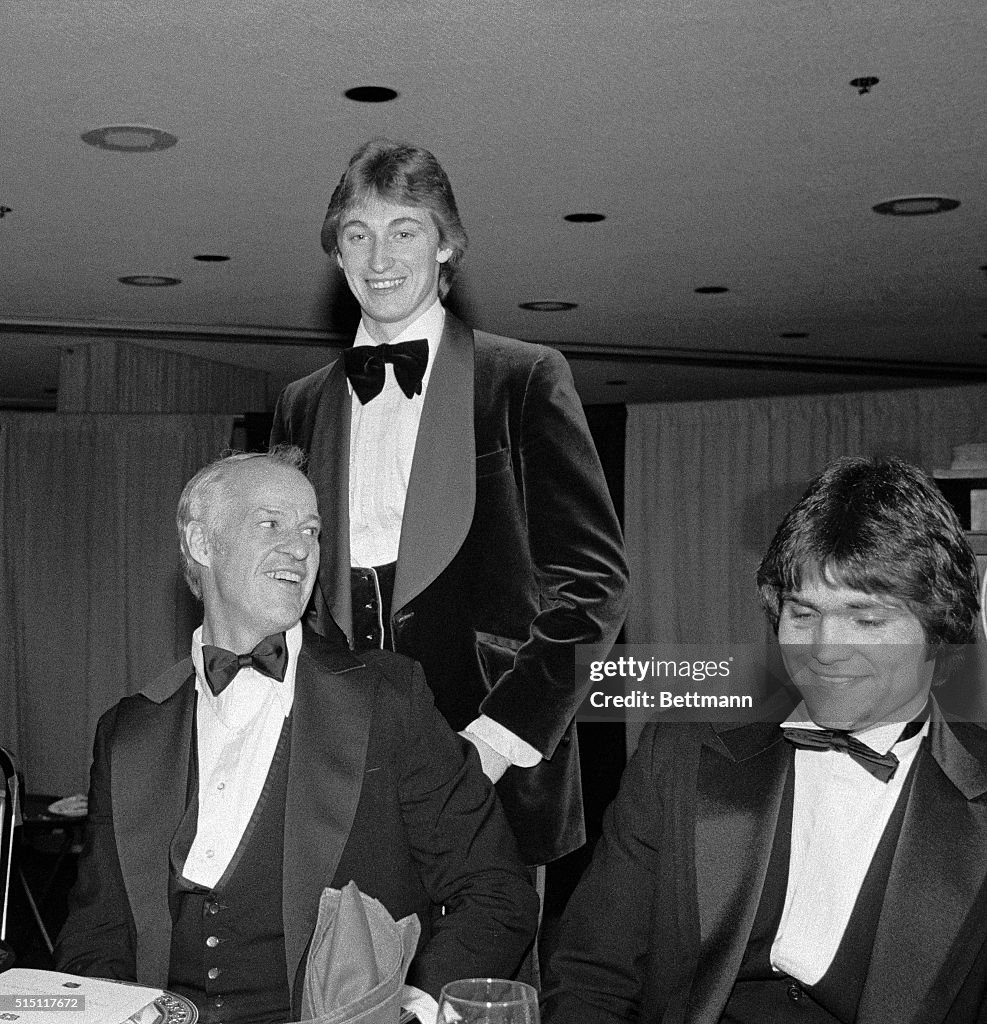 Wayne Gretzky With Gordie Howe at All-Star Banquet