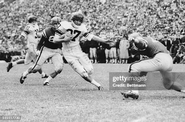 Arkansas halfback, Billy Kyser scores on 7-yard run in second quarter. Arkansas defeated University of Mississippi 12-6.