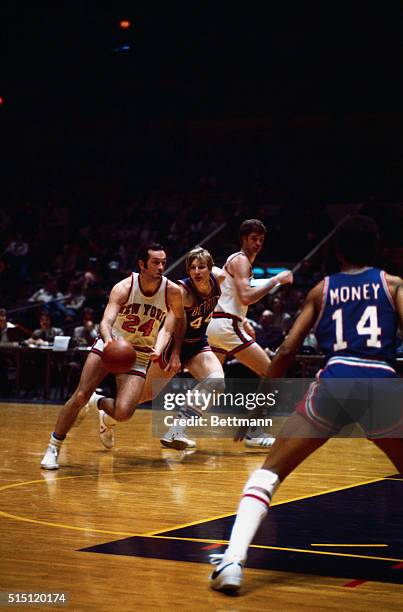 This photo shows New York Knick's Bill Bradley playing against the Detroit Pistons.