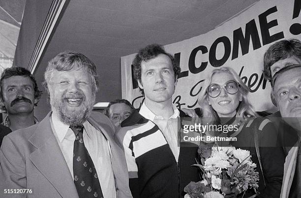 Queens, New York, New York: A smiling Clive Toye, president of the New York Cosmos, puts his arm around West German soccer star Franz Beckenbauer on...