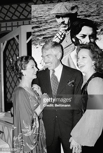 New York: Actor James Coburn is flanked by actresses Jean Simmons & Beatrice Straight at party at Le Club in New York 12/12. They've just completed...