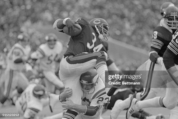 Walter Payton rolled for 275-yards in 40 carries in game against the Minnesota Vikings, 11/20, to set a National Football League single game rushing...