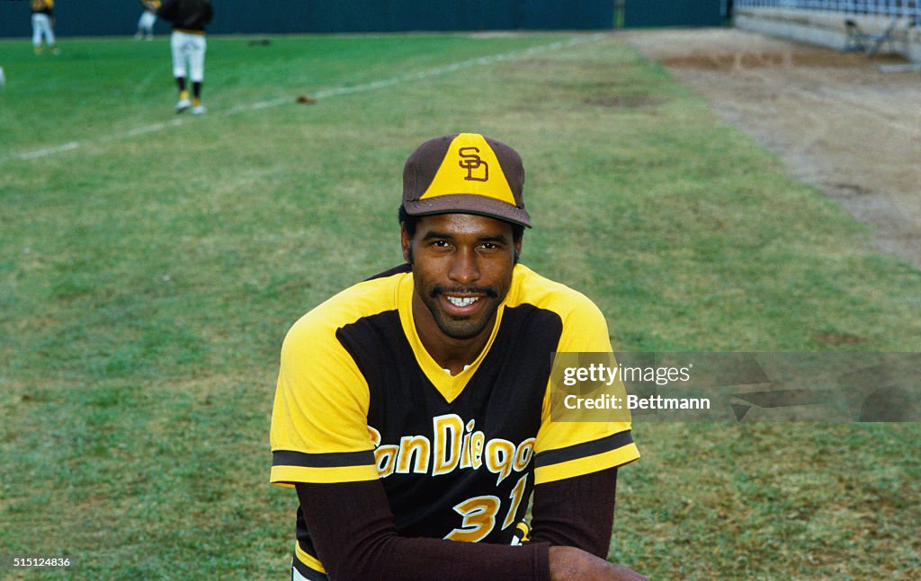 Dave Winfield Kneeling