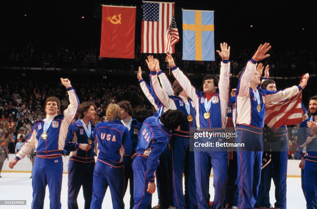 American Olympic Hockey Teams Posing After Winning the Gold