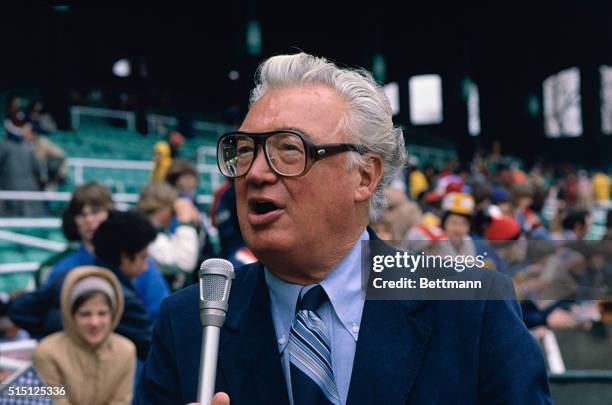 Chicago: Chicago White Sox baseball broadcaster Harry Caray before opening day game.